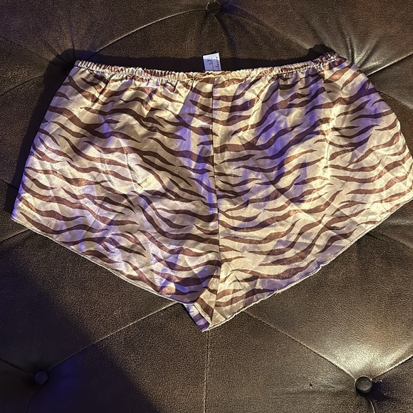 Forever 21 stripes pajamas silky sleep shorts size small. - Picture 3 of 3